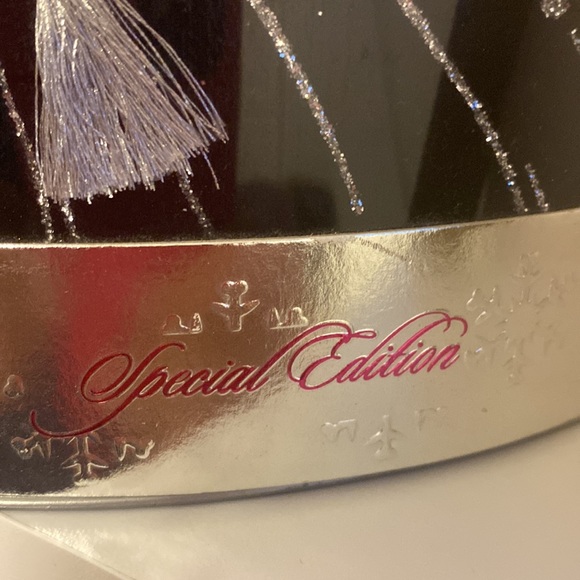 1998 Holiday Barbie-Special Edition - Picture 4 of 9